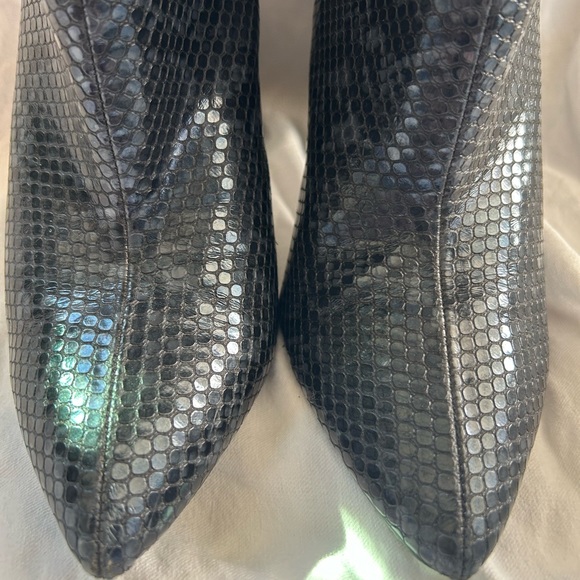 BOOHOO BOOTIES | SNAKESKIN PRINT | 4” BLOCK HEEL | BLUE / BLACK | SIZE 8 - Picture 3 of 7